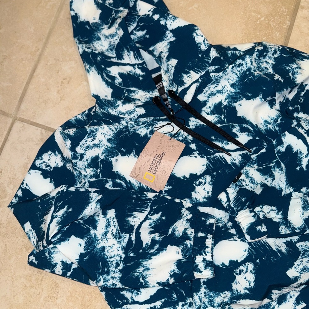 National Geographic By Disney Adult Wave Joggers and pullover